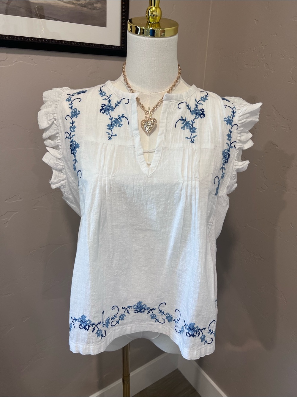 Jennifer & Grace White Embroidered Ruffle Sleeve Women's Top NWT Size ~ M